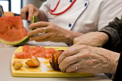 Refus de s’alimenter chez Alzheimer : signes d’alerte à ne pas ignorer