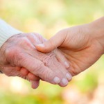 Comment éviter les conflits pendant les repas chez les aînés ?